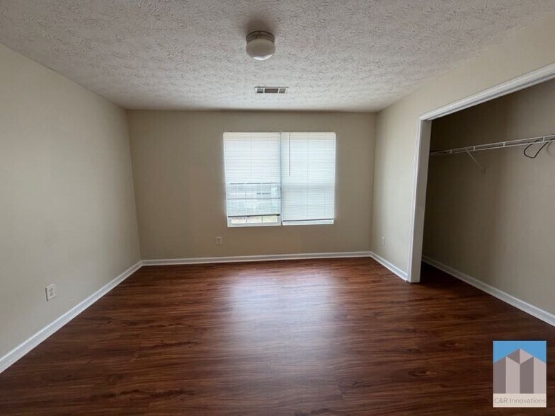 Building Photo - 5196 Tew Ln SW