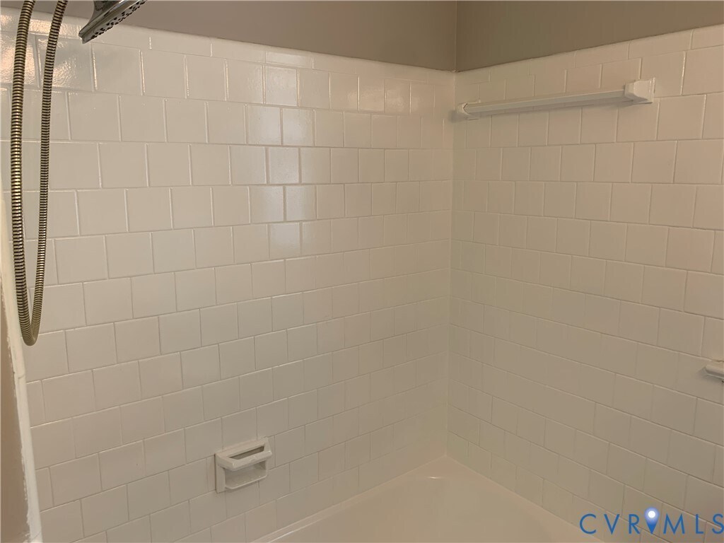 Building Photo - 4202 Thomas Dr