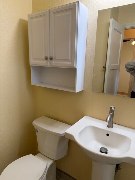 Building Photo - 248 Glover Ave