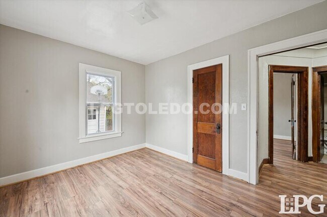 Building Photo - 2224 W Sylvania Ave