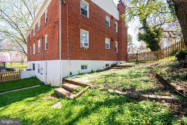 Building Photo - 620 Harwood Ave