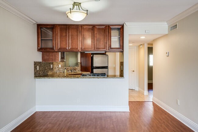 Building Photo - Beautiful 2 Bedroom 2 Bathroom Condo in La...