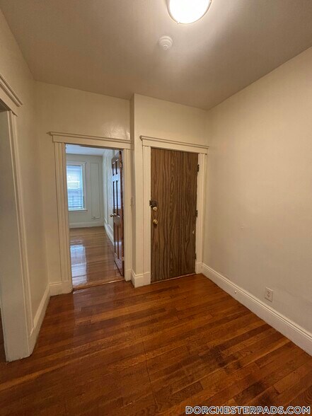 Building Photo - 19 Mora St