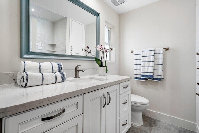 Building Photo - 2021 NW 3rd Ave