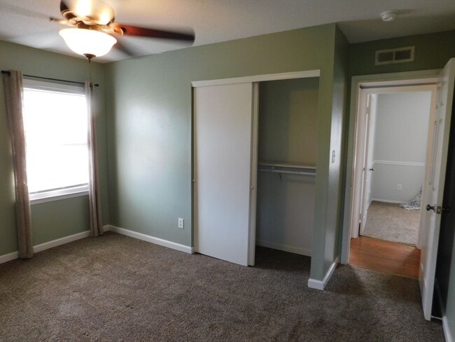 Building Photo - Quaint Family Home