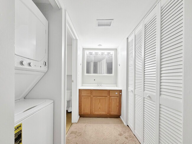 Building Photo - 1978 Kenilworth Cir