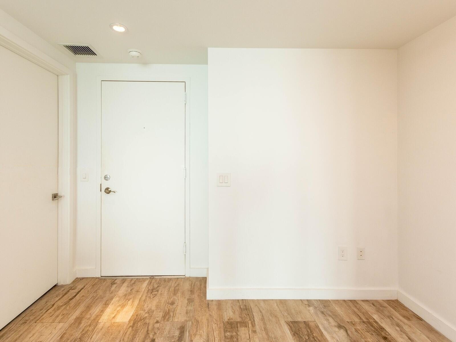 Building Photo - 650 NE 32nd St