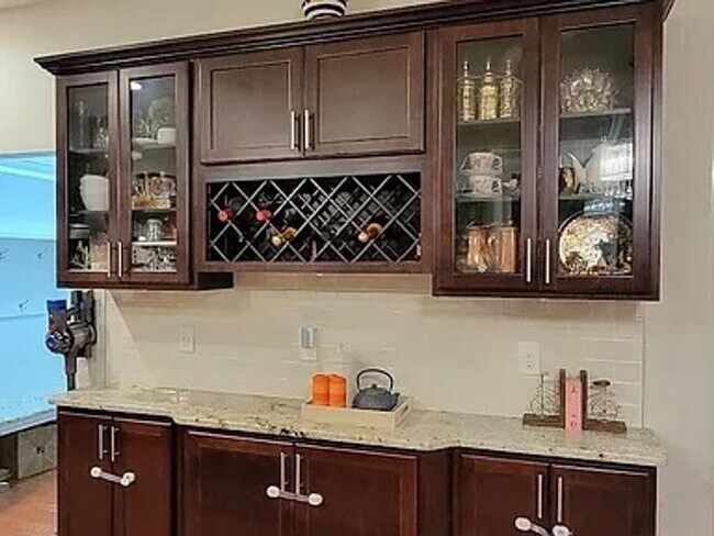 Building Photo - Executive Living at Its Finest — Okemos, MI