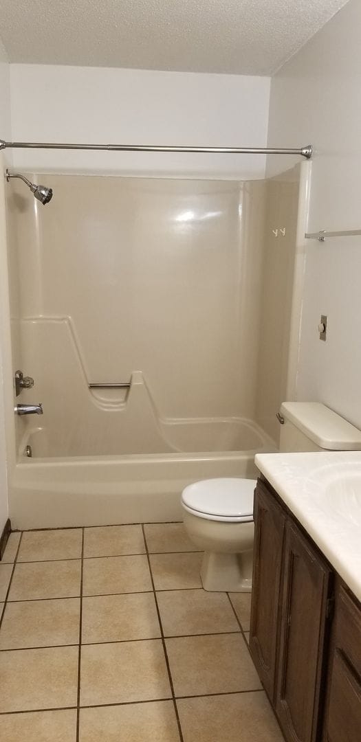 Building Photo - Large 2+ Bedroom home with a country setting
