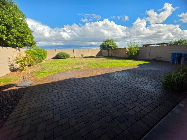 Building Photo - 9 S 195th Ln