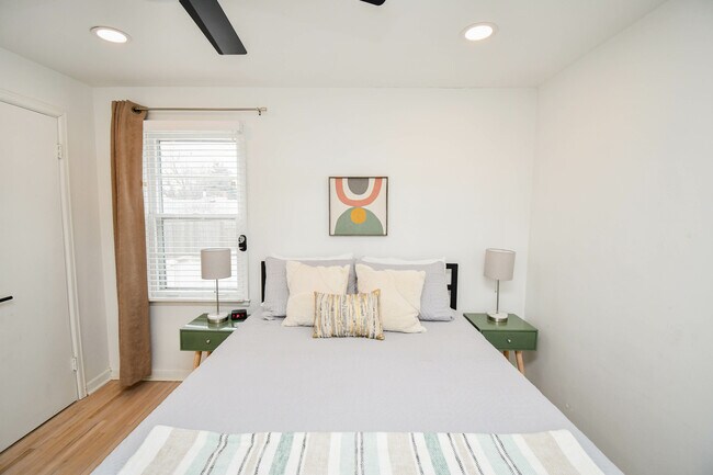 Building Photo - 2012 W 22nd St