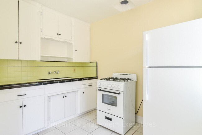 Building Photo - Nice 1 Bedroom, 1 Bath Apartment