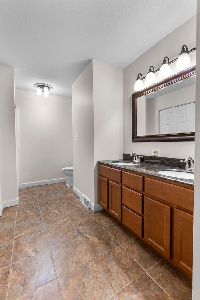 Building Photo - Spacious House in Cape Girardeau, Alma Schrader School District