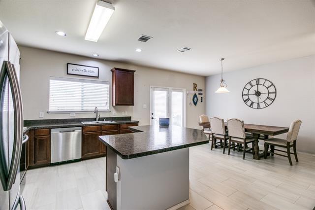 Building Photo - 8633 Star Thistle Dr