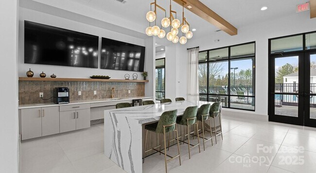 Building Photo - 2546 Perimeter Pointe Pkwy