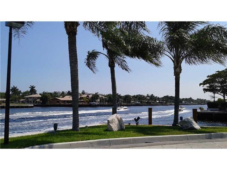 Building Photo - 6207 Bay Club Dr