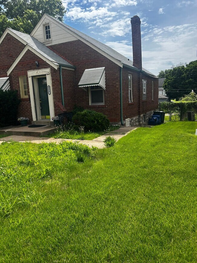 Building Photo - 8554 Oriole Ave