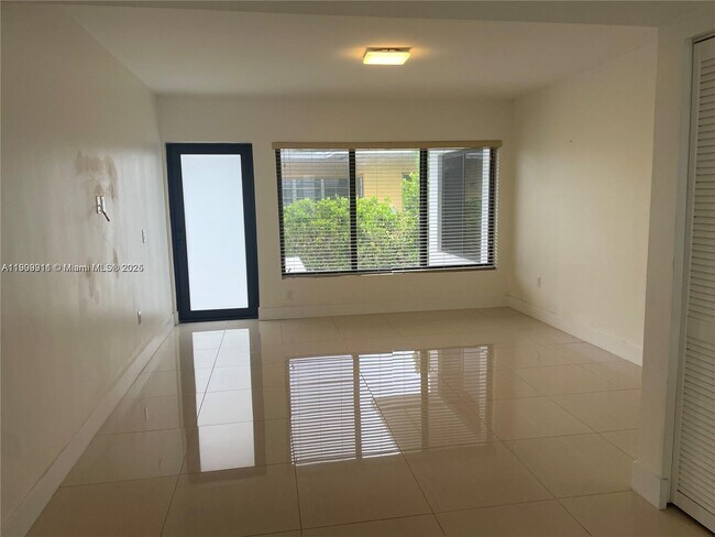 Building Photo - 1765 Normandy Dr