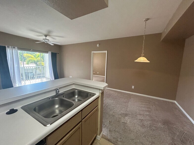 Building Photo - 2nd floor  2/2  condo in gated community