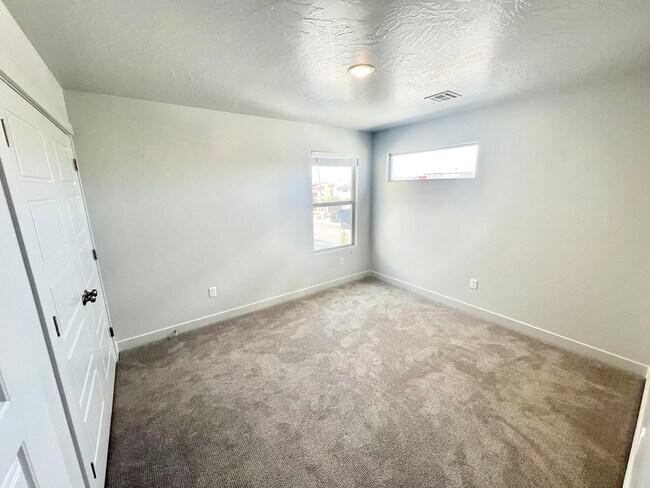 Building Photo - 3172 E Sky Rim Wy