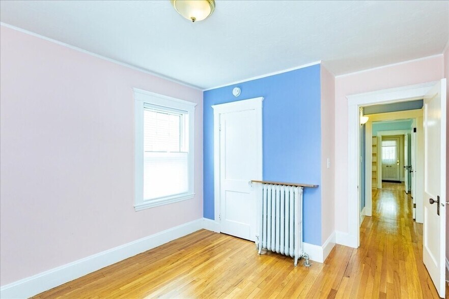 Building Photo - 31 Iona St