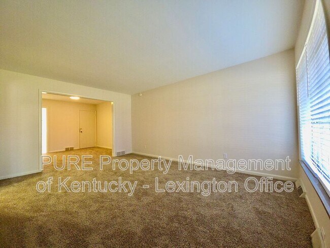 Building Photo - 114 Greenbrier Road