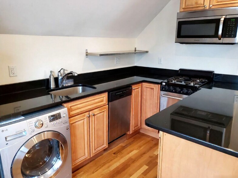 Primary Photo - 172 Fuller St