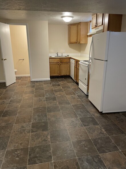 Kitchen/Livingroom - 310 Galvin Rd N