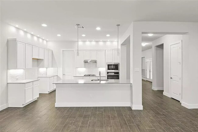Building Photo - 200 Castlefields St
