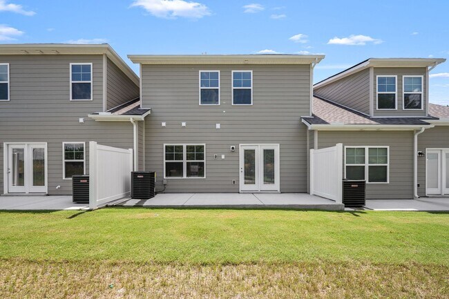 Building Photo - Park Place Townhome!