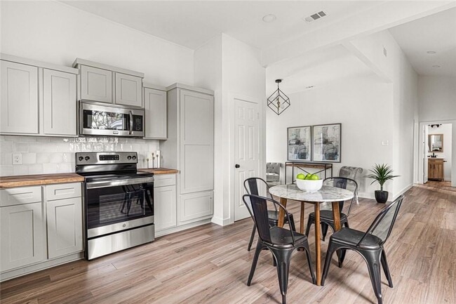 Building Photo - 710 S Pearl St