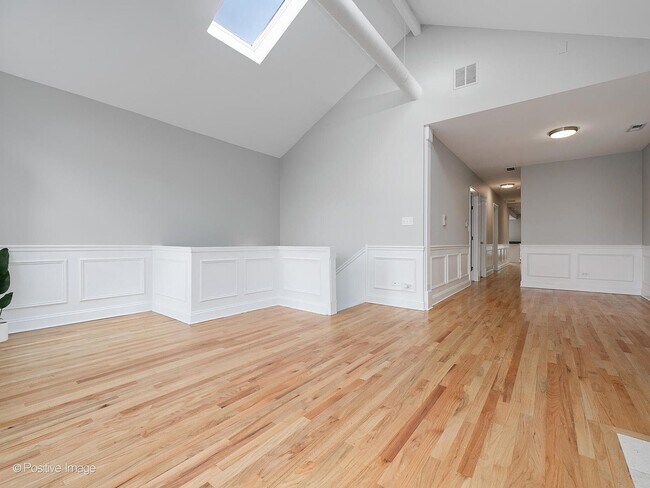 Building Photo - 1329 N Mohawk St