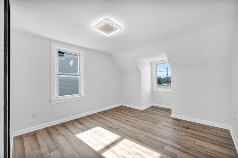 Building Photo - 1927 Hamilton Ave