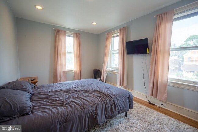 Building Photo - 511 Cinnaminson Ave