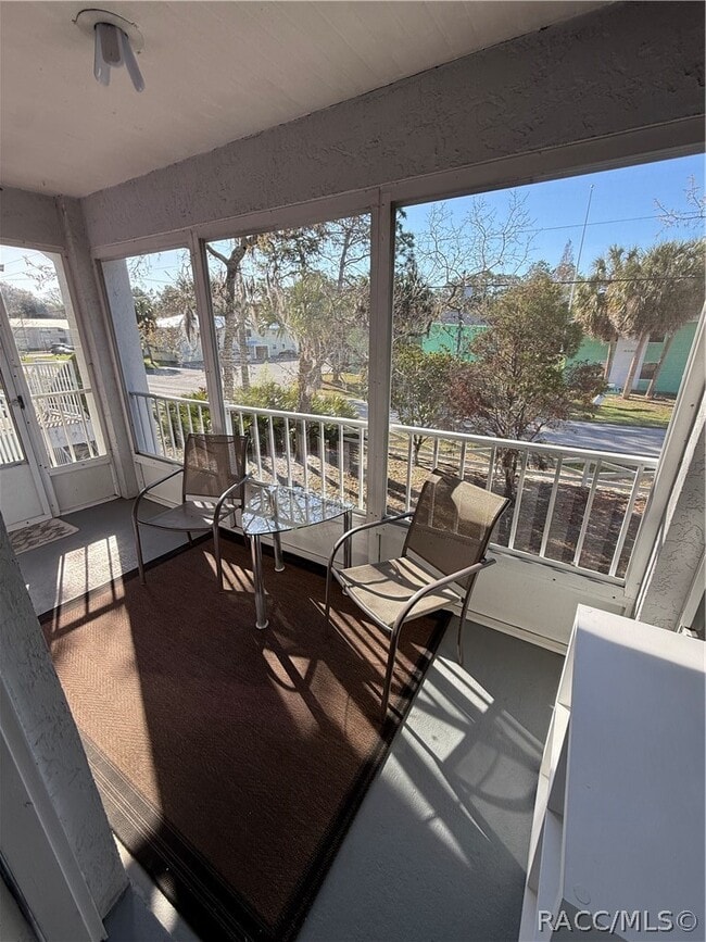 Building Photo - 943 SE Mayo Dr