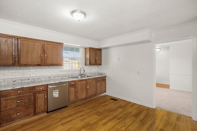 Building Photo - 5100 Colemont Dr