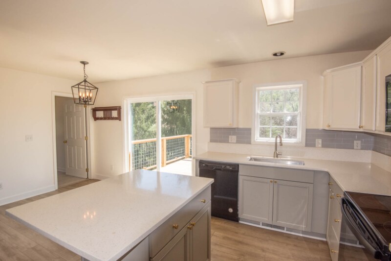 Building Photo - 249 Noahs Rd