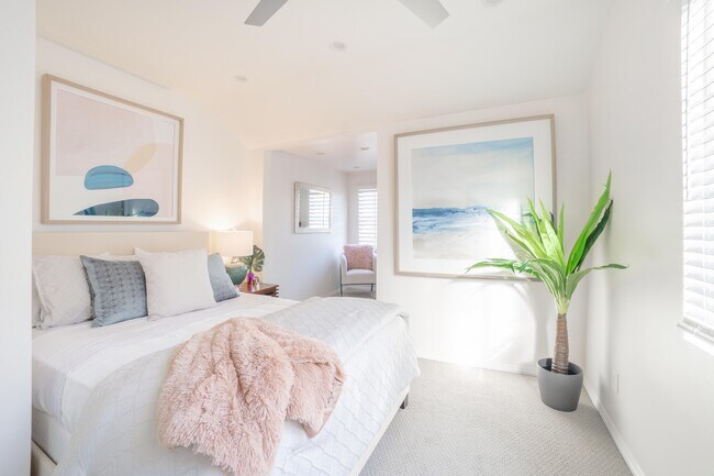 Building Photo - 204 30th St