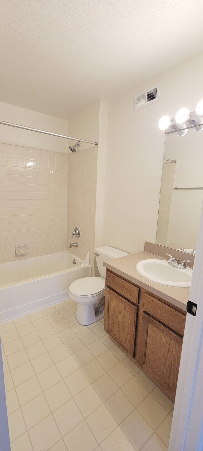 Building Photo - 127 Jules Dr