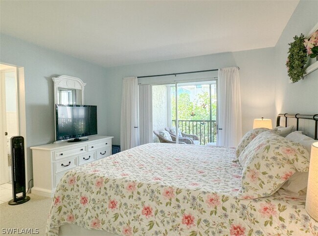 Building Photo - 788 Park Shore Dr