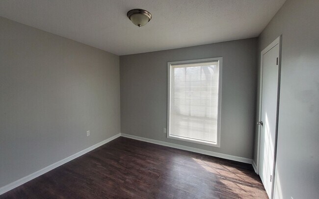 Building Photo - 3760 St Elmo Ave
