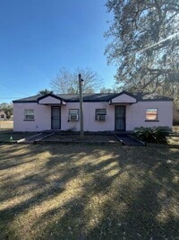Building Photo - Corner Lot 2BR/1BA Duplex in Sanford! - Price to Rent!