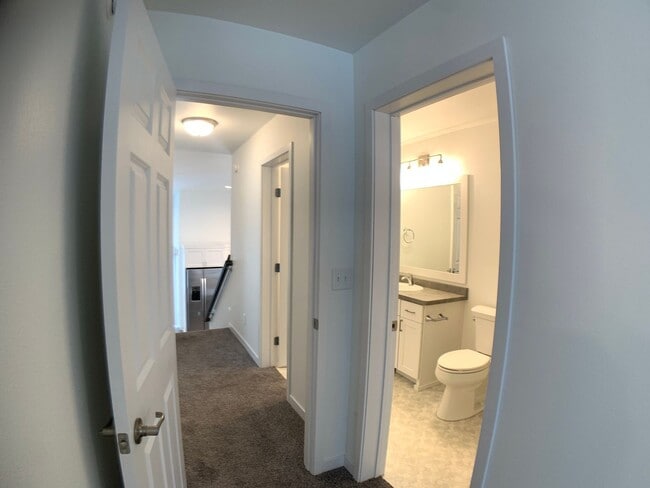 Building Photo - 4 Bed 2 Bath Single Family Home