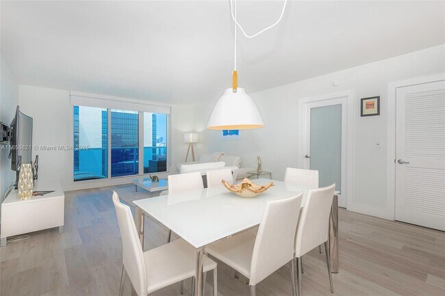 Building Photo - 2301 Collins Ave