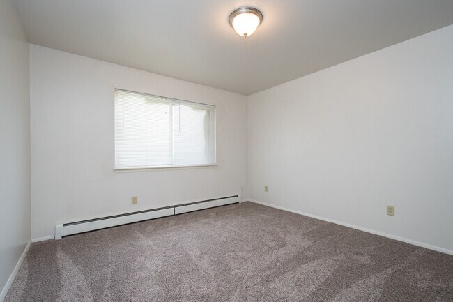 Building Photo - 1720 Azalea Ct