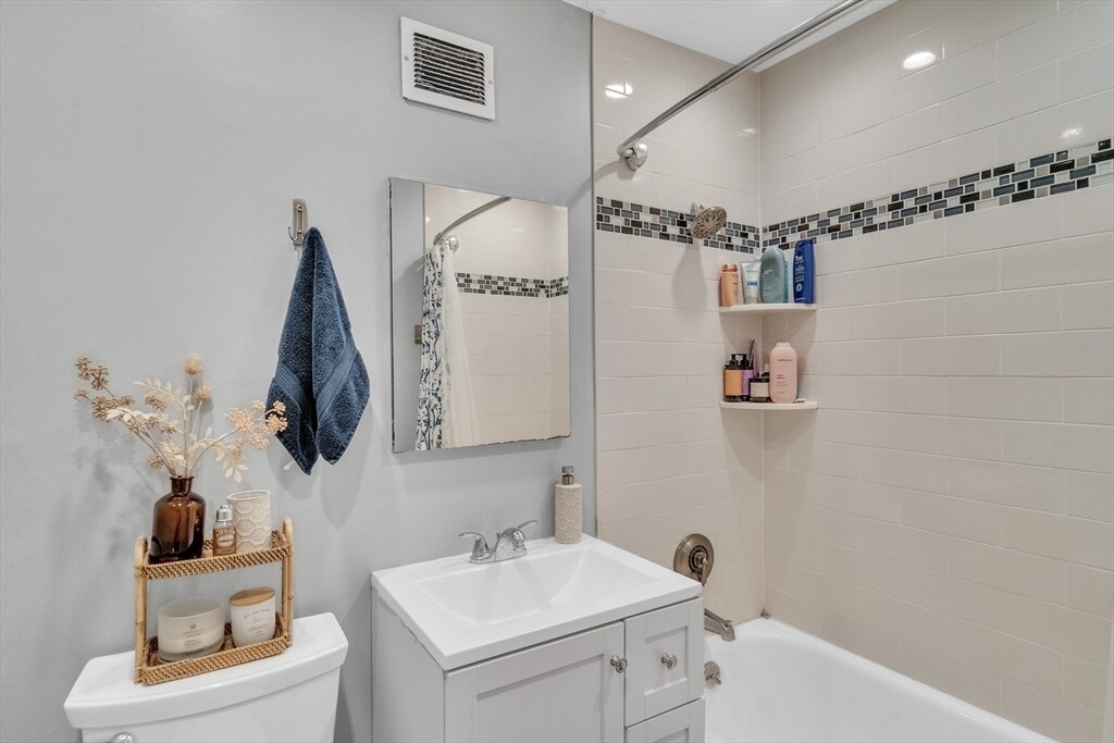 Building Photo - 38 Juniper St