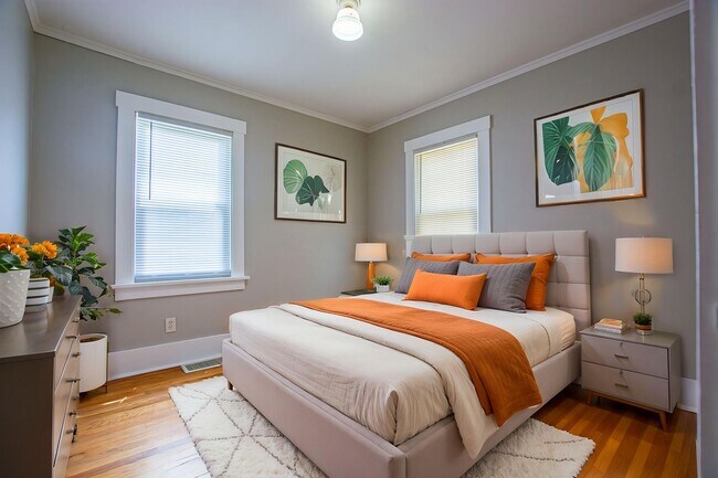 Building Photo - 2 Bedroom / 1 Bath Duplex with Garage in Askarben!