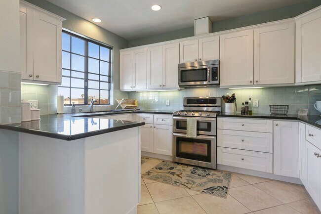 Building Photo - 1457 Reeves St