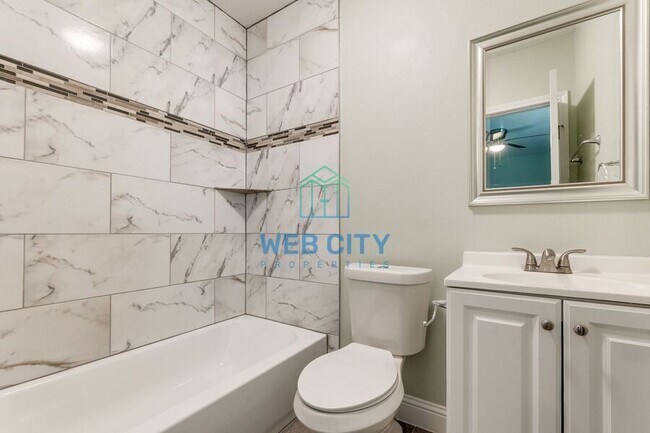 Building Photo - 6330 Cinnamon Oaks Dr