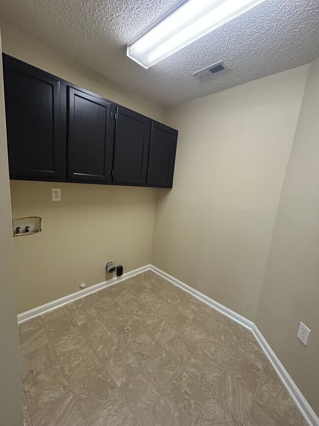 Building Photo - 5988 Vinemont Dr NW